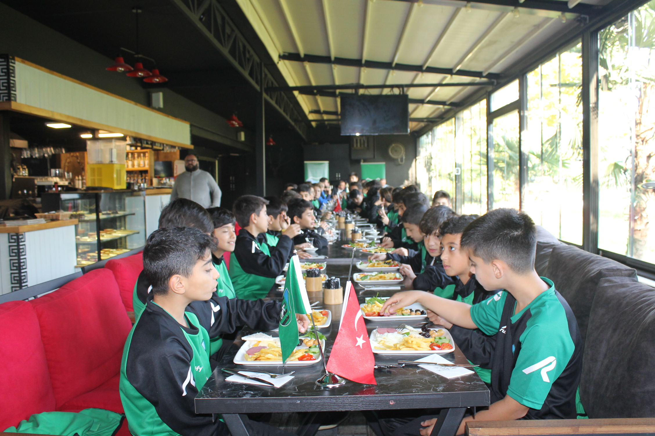 U12-U14 Takımlarımız ile kahvaltı yaptık.